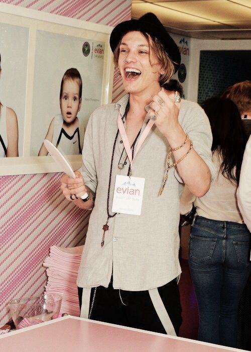 Daily Jamie bower🌼 tweet media