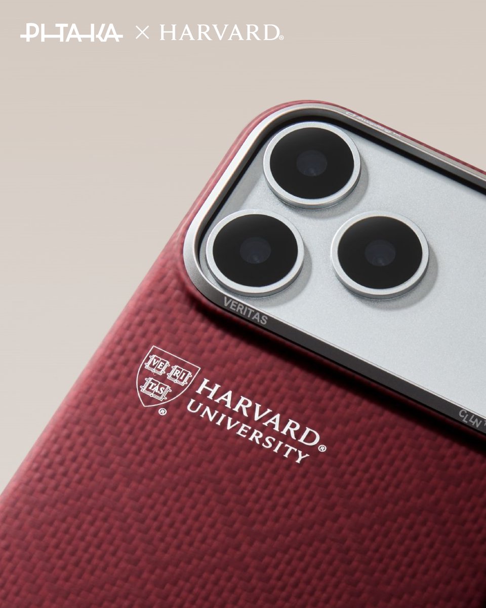 PITAKA_Japan's tweet image. 細部まで、しっかり✨

落ち着いた質感と、
さりげないアクセント。

手に取ると、ちょうどいいバランス。
製品詳細はコメント欄へ🙌

#PITAKA #Harvard #スマホケース #iphone17pro