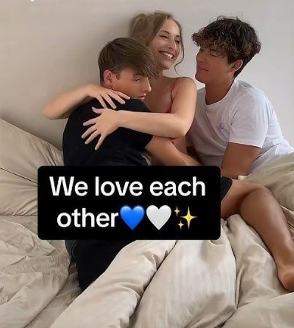 Threesomes Dating App🍍 tweet media