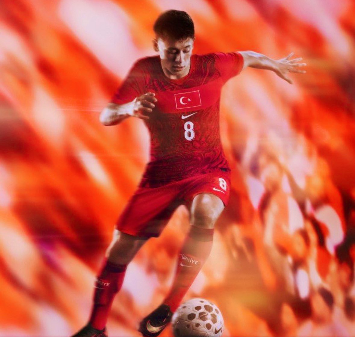 Le_father_'s tweet photo. 🚨|Vingt-huitième information|
Voici l’officialisation des maillots de la selection nationale #turque 🇹🇷
C’est toujours bon d’avoir des nouvelles de la #selection mais Nike il se foute de nous là c’est bon frère ils nous prennent pour des neuils. https://t.co/V13M6ZDOLv