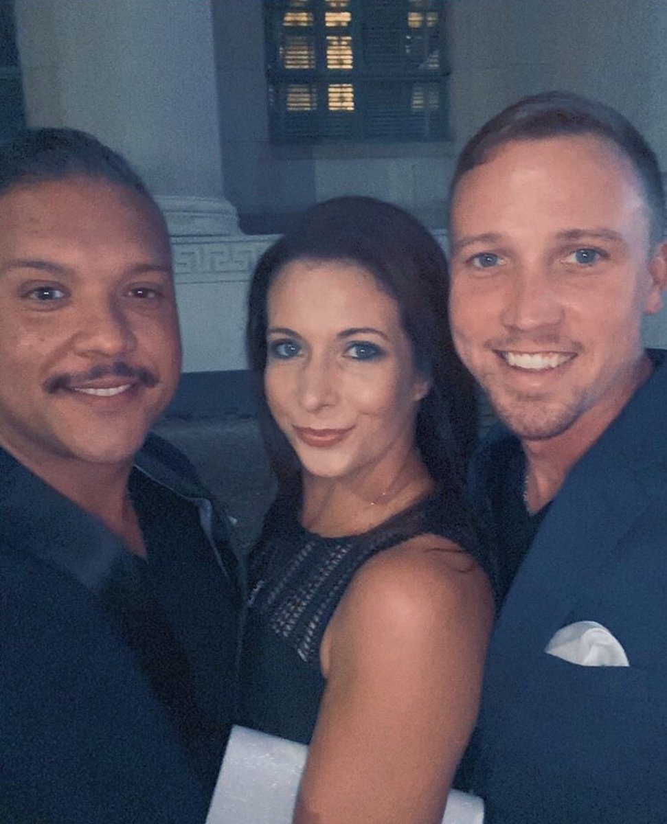 Threesomes Dating App🍍 tweet media