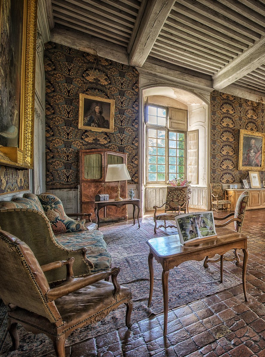 Château de Commarin tweet media