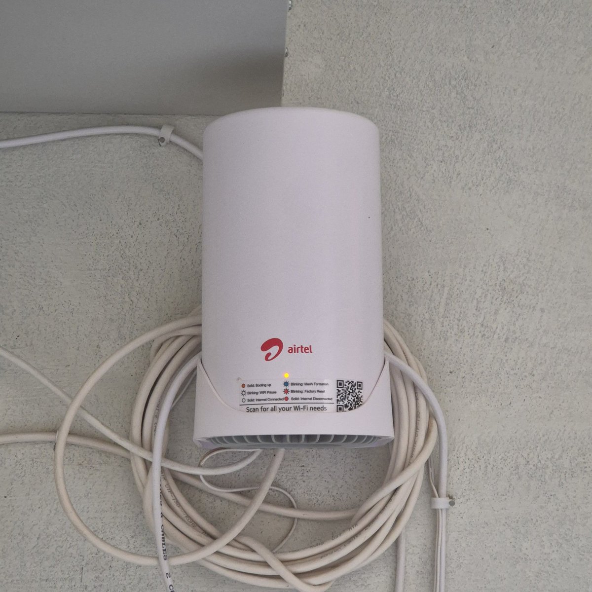 Sam_Mir_'s tweet photo. @Airtel_Presence I need a written commitment on who will solve this problem. Ever since I did the 6-month recharge, I've been facing constant internet issues. Who will compensate for the losses I've incurred due to this downtime? @Airtel_Presence @airtelindia https://t.co/IAt9PlrrO4