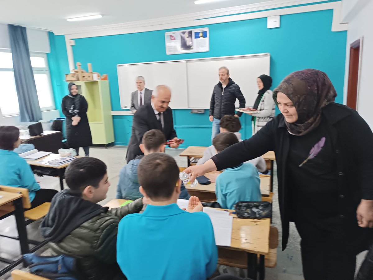 AlmusMem's tweet photo. İlçe Milli Eğitim Müdürümüz Sayın Nuri Yıldız ve ilçe Şube Müdürümüz Sayın Ahmet Ergün,Cumhuriyet Yibo idarecileri öğretmenleri,öğrencileri ve personelleriyle bayramlaştılar.

Sağlıklı, huzurlu nice bayramlar dileriz. 💐

@tokatmem @HuseyinKir64 https://t.co/Sc8wlBp1Si