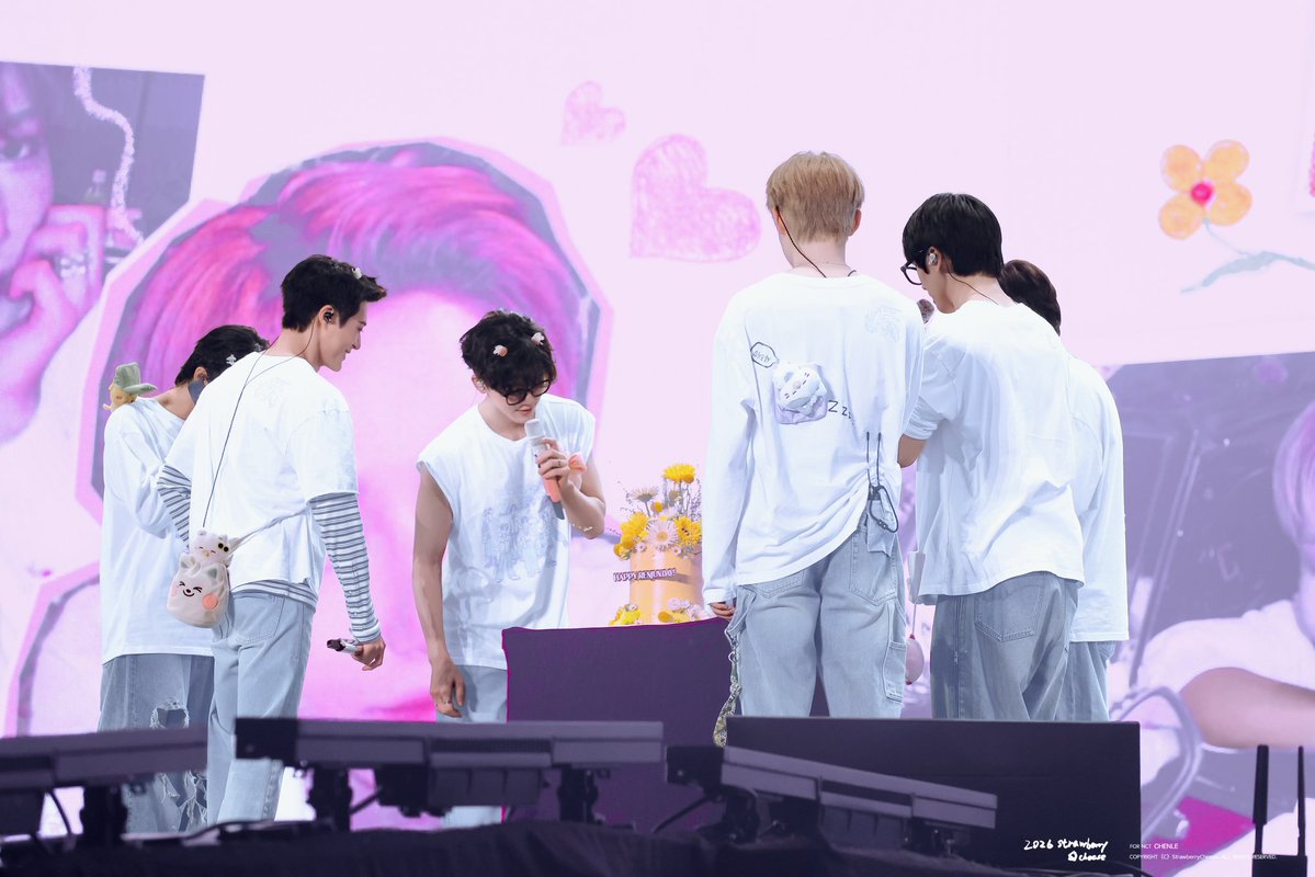 𝐒𝐭𝐫𝐚𝐰𝐛𝐞𝐫𝐫𝐲𝐂𝐡𝐞𝐞𝐬𝐞. tweet media