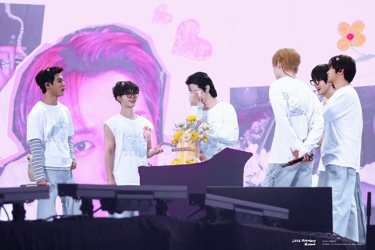 𝐒𝐭𝐫𝐚𝐰𝐛𝐞𝐫𝐫𝐲𝐂𝐡𝐞𝐞𝐬𝐞. tweet media