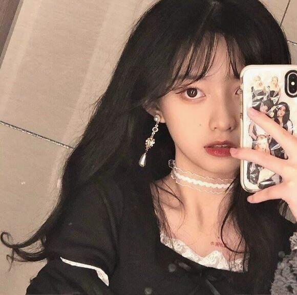 SamishthaSammy's tweet photo. Friends' group chat blowing up https://t.co/5ihTnYx3ni