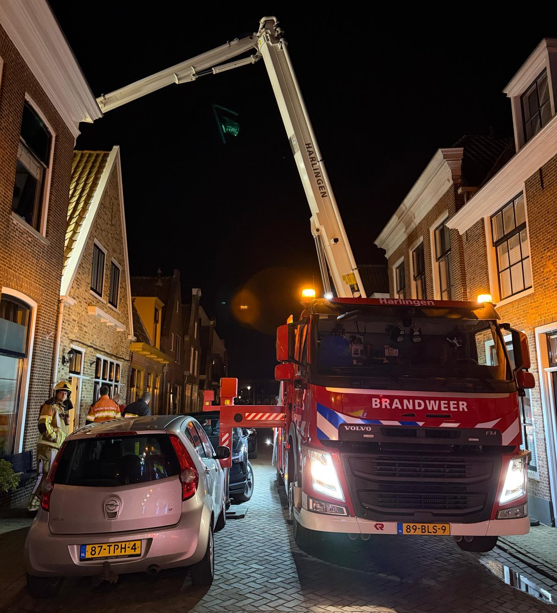 🚨 Uitruk nummer: 24
📆 15-03-26
🕛 19:46:15
((📟)) P 1 BNN-03 BR woning (schoorsteen)
🚩 Bildtstraat Harlingen
🚒 TS 4631
🚒 HW 4650

Vonken uit schoorsteen waargenomen. Kachel en rookkanaal geinspecteerd en schoongemaakt.