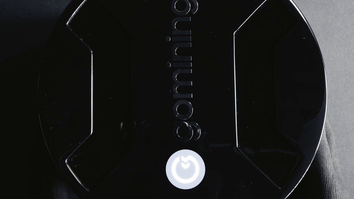 Accretive blockchain tweet media