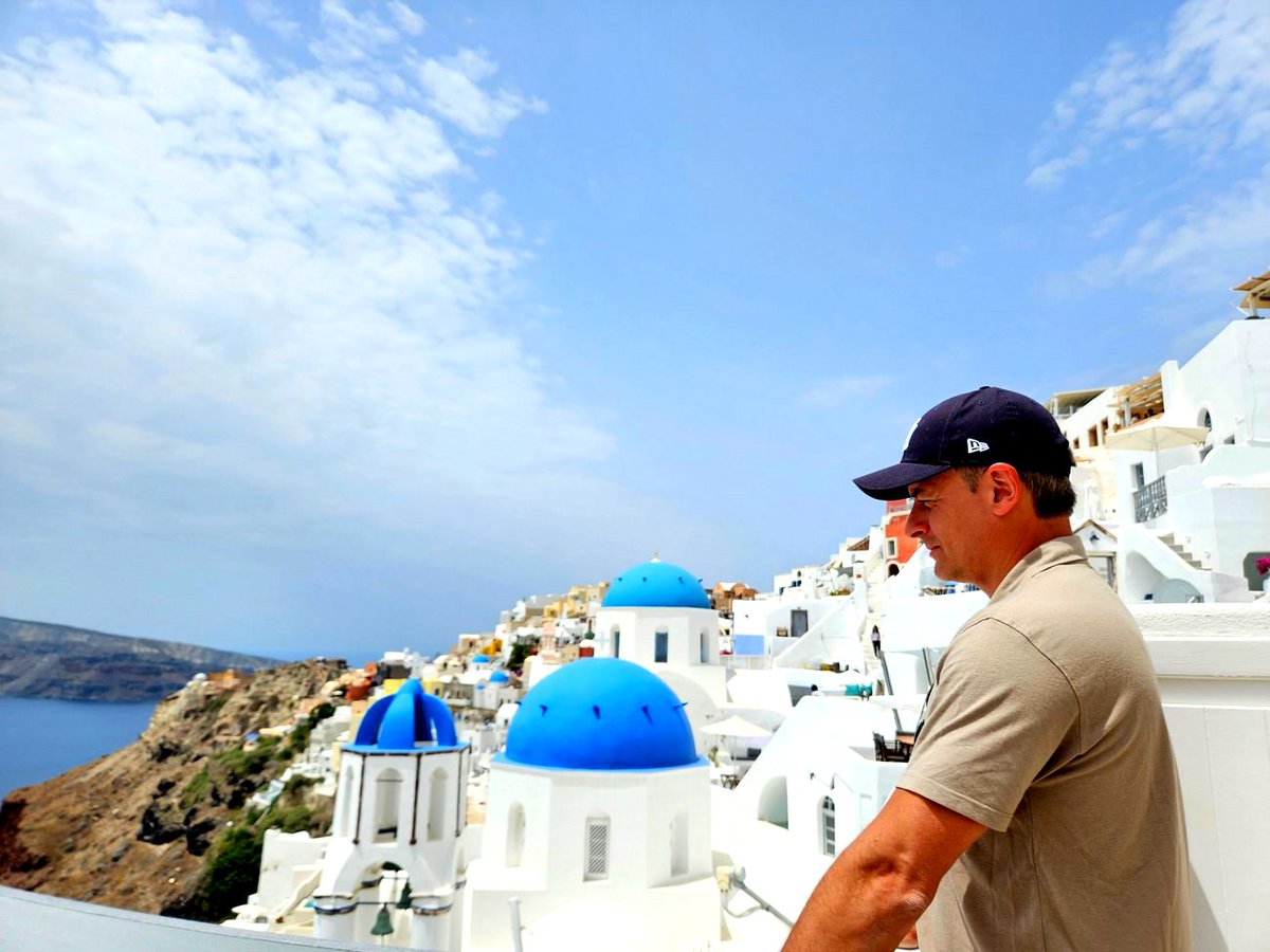 ¿Dónde alojarse en Santorini? 🇬🇷🏝️
Depende de tu estilo 👇
🌅 Oia → vistas top (💸)
🏙️ Fira → mejor opción 🔥
💕 Imerovigli → romántico
🏖️ Kamari/Perissa → playa + barato
💸 Interior → ahorrar
👉 viajeronomada.com/donde-alojarse…
#Santorini #Grecia #Viajar #TravelTips #Alojamiento