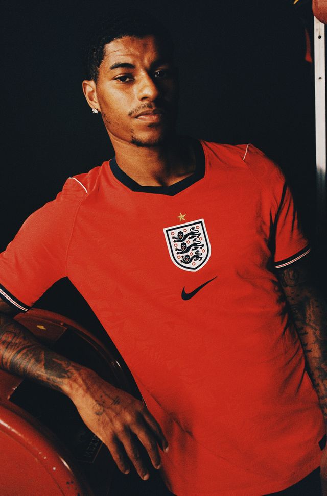 ManUtdMEN's tweet image. Ready for a massive summer.🔥

Whether they're bossing the midfield or leading the line, our United stars are set to shine in the new England kit.

Shop the look: england-fa-shop.sjv.io/c/344386/85231… 

#MUFC #ThreeLions #AdAffiliate