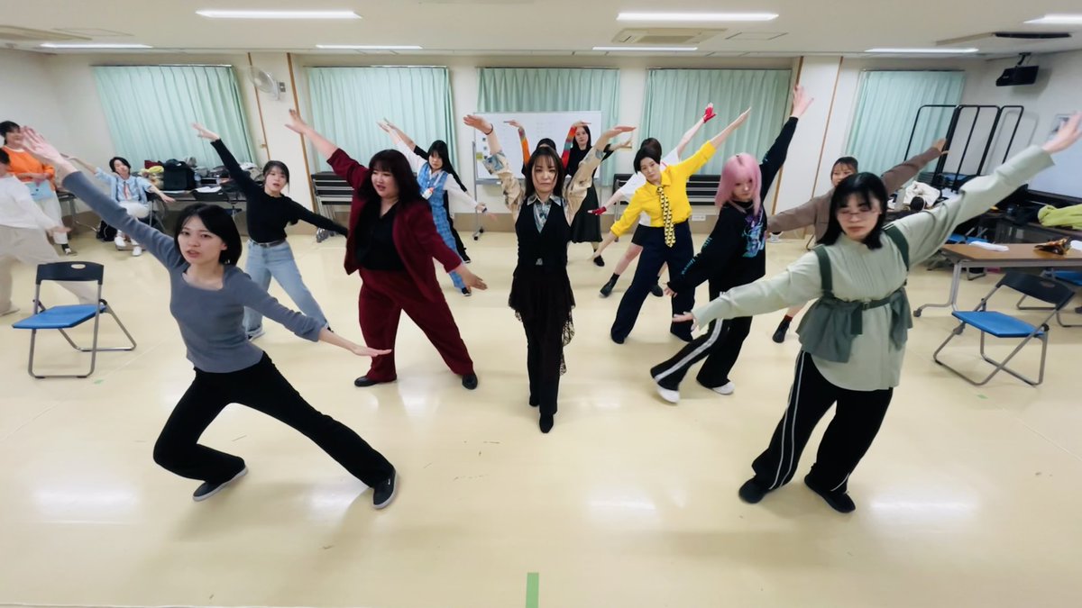 🌼活動報告🌼
前日までで全シーンに演出がついたので、この日は全シーンを通しました！🎞️
段取りなど細かい部分を確認✅ 衣装や小道具も増えて、全体も見えてきて、あとはクオリティを上げていくだけ…！💓
お楽しみに！！！🧠👊 mijime2025.my.canva.site/harass
かなこ🥥
#波動 #ハラハラ美女 #劇団美辞女