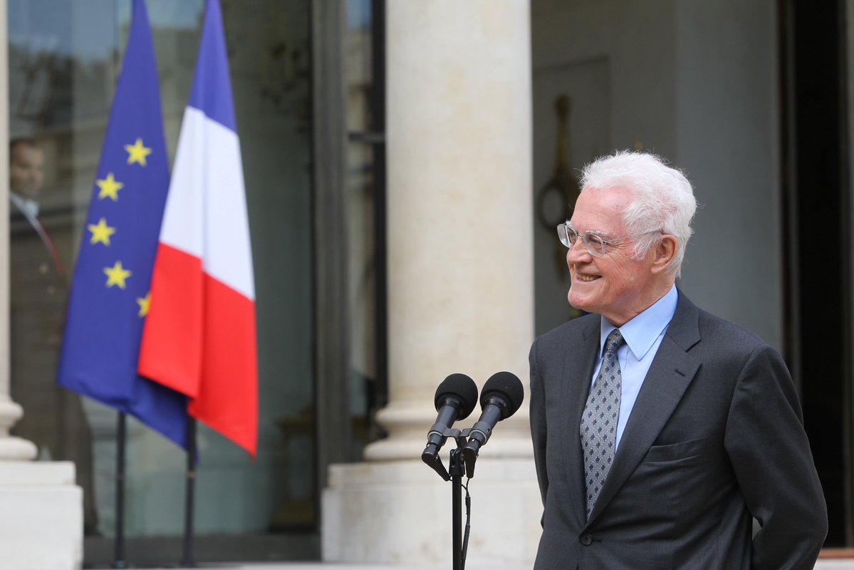 Emmanuel Macron tweet media