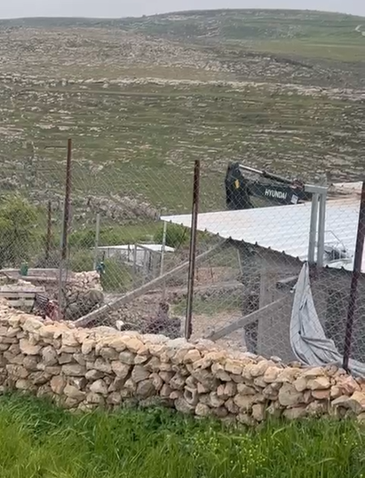 heavy_occ's tweet image. 🚜הרס בית באמצעות באגר של יונדאי בחירבת אל מראג'ם, כפר שסומן לגירוש ע"י מתנחלים וביניהם משפחת ליבי, 23 במרץ 2026 

#KhirbetAlMarajim #Ramallah #WestBank #Hyundai #LibiConstruction #Mar2026 #heavy_destruction