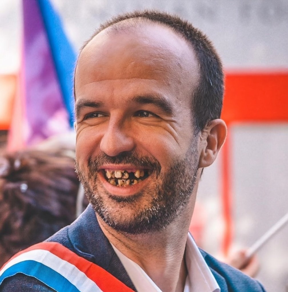 sourires de gauchiasses... 😷