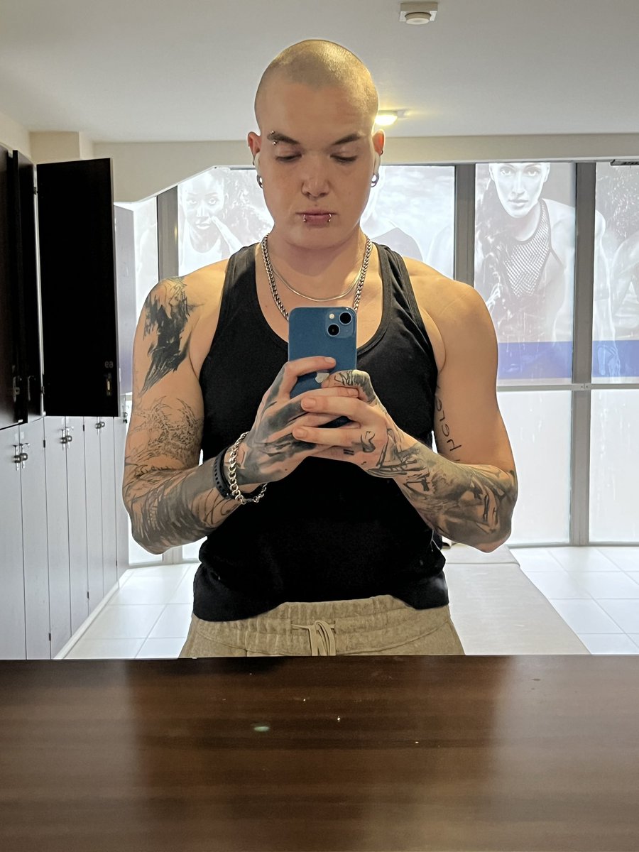 athletenoa's tweet photo. Tracking my #biceps progress 

Bald baddie over here … 😈

#strong #flexingwoman https://t.co/2zZmquXwKc