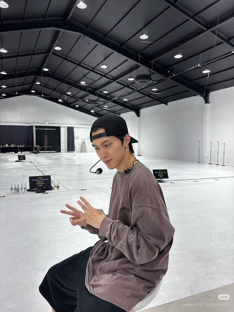 hendery 𝘧𝘪𝘭𝘮 tweet media