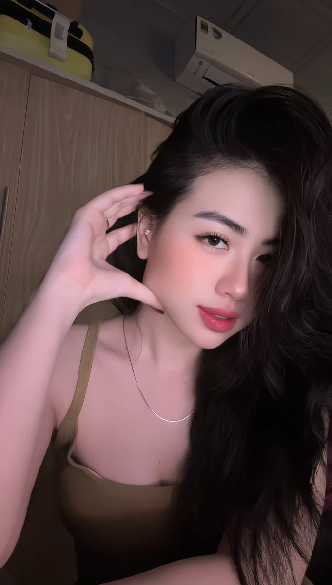 trangbony's tweet photo. Em chào anh 🥰🥰🥰🥰 https://t.co/H9yTT9mKzA