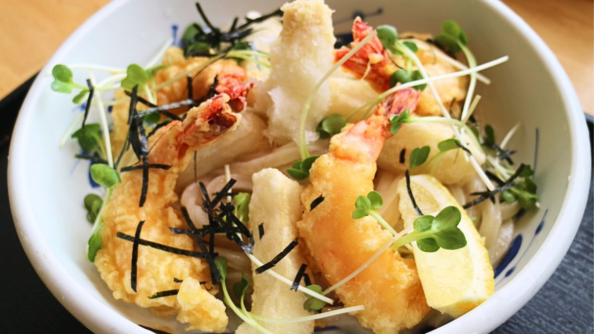 松江西IC近くの丘の上
【安菜蔵】

住所:松江市乃木福富町731-80
おすすめ:島根和牛肉玉うどん¥1200
こだわり:全粒粉入り国産小麦のもちもち麺

食後のぷりんも人気🍮
皆さんは和牛うどん派？スイーツ派？
この投稿保存してね！

#松江ランチ #島根グルメ #SOUPtsk