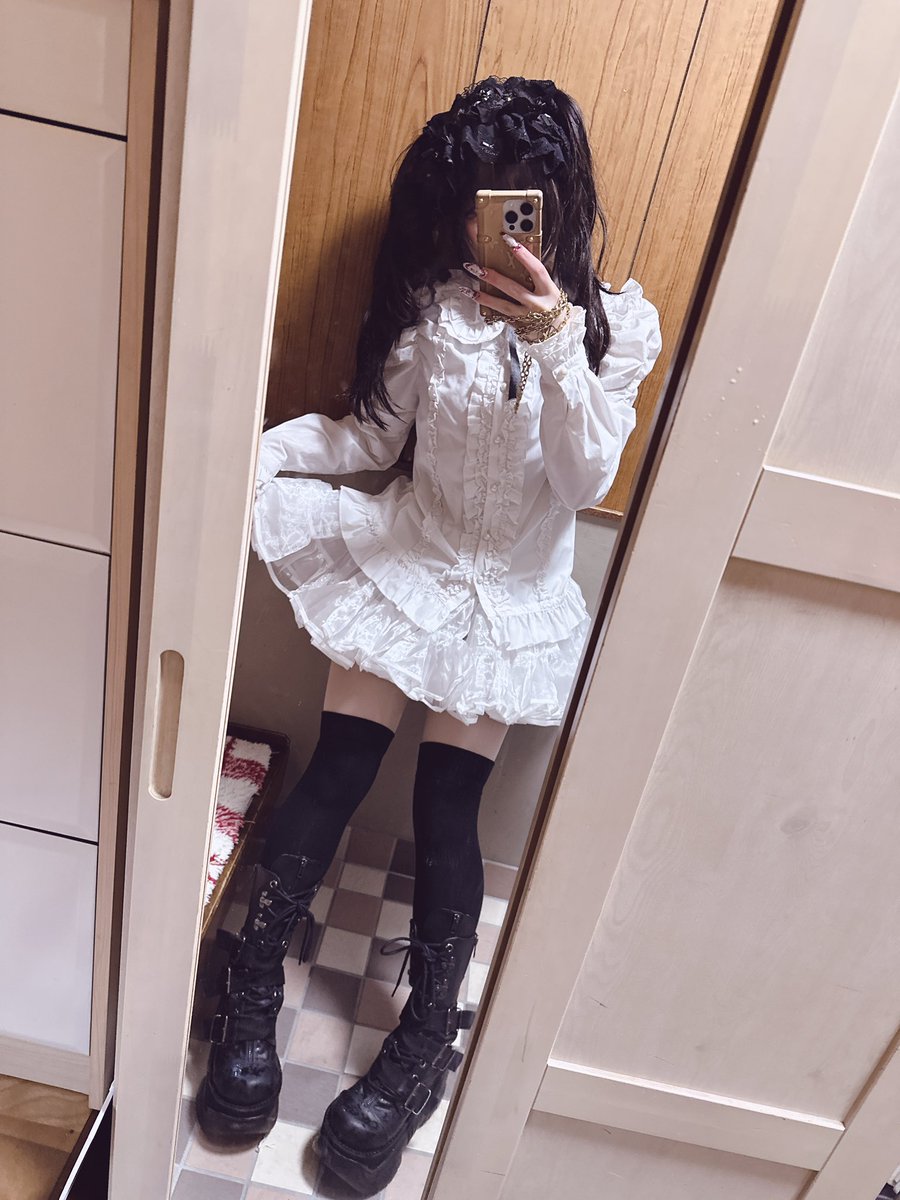 usakun_official's tweet photo. 平成初期 ヲタサーの姫 Style 🤓🎮✨
下パニエだからお出けけ出来ないけろ
白いスカートお迎えしたくなったww
太もも差分はいそすたに📷🎀 https://t.co/Y46M7HWMcs