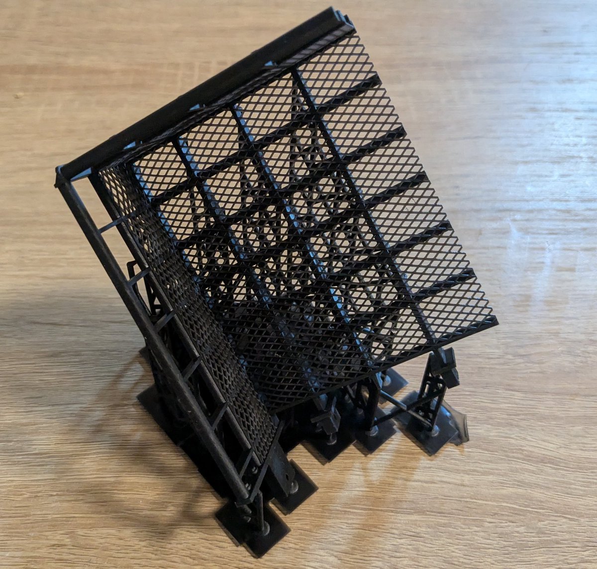 suzukidesignlab's tweet photo. 3万の安い光造形で出力した10式戦車のバスケット部分。意外と綺麗に出るもんだなぁ。 https://t.co/6z2HXLCtp9