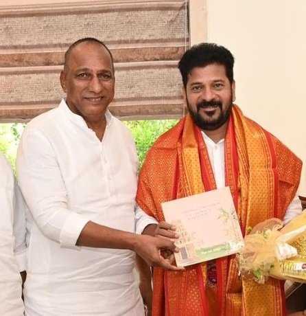 greatandhranews's tweet image. ఎవరు అవునన్నా కాదన్నా నేను, రేవంత్ రెడ్డి అన్నదమ్ములమే - #BRS ఎమ్మెల్యే మల్లారెడ్డి

(File Pic)