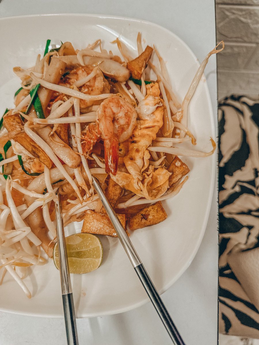 John 🧳 tweet media