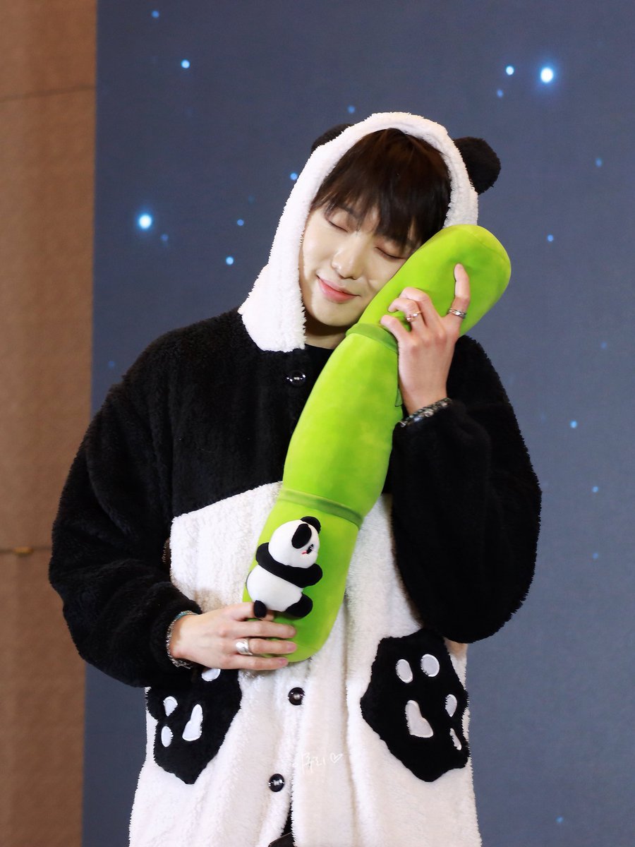 RUBYREEEN's tweet photo. 260321 SHANGHAI FANSIGN #강승윤 https://t.co/58DG7SldNA