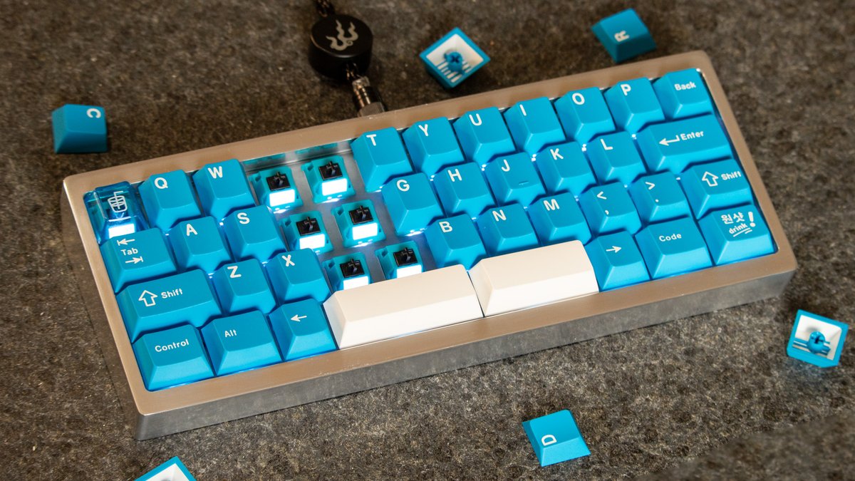 スケルトン💀キーボード tweet media