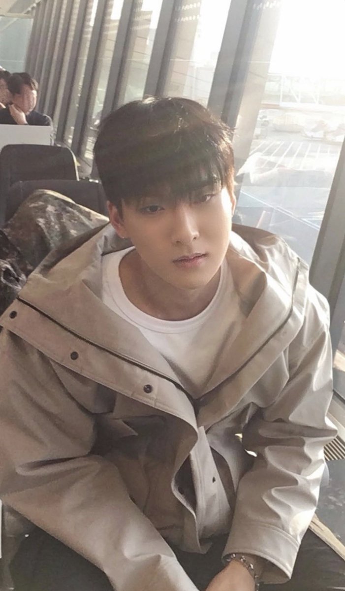 danukja's tweet photo. 그.. 님둘 되게……. 적폐같아요 https://t.co/8u6u5wAxVX