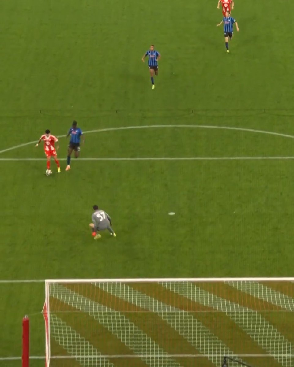 This Luis Díaz finish 🫢
#UCL https://t.co/EVMY68TxZp