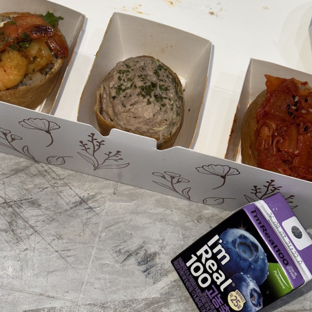 berry..🍓 tweet media