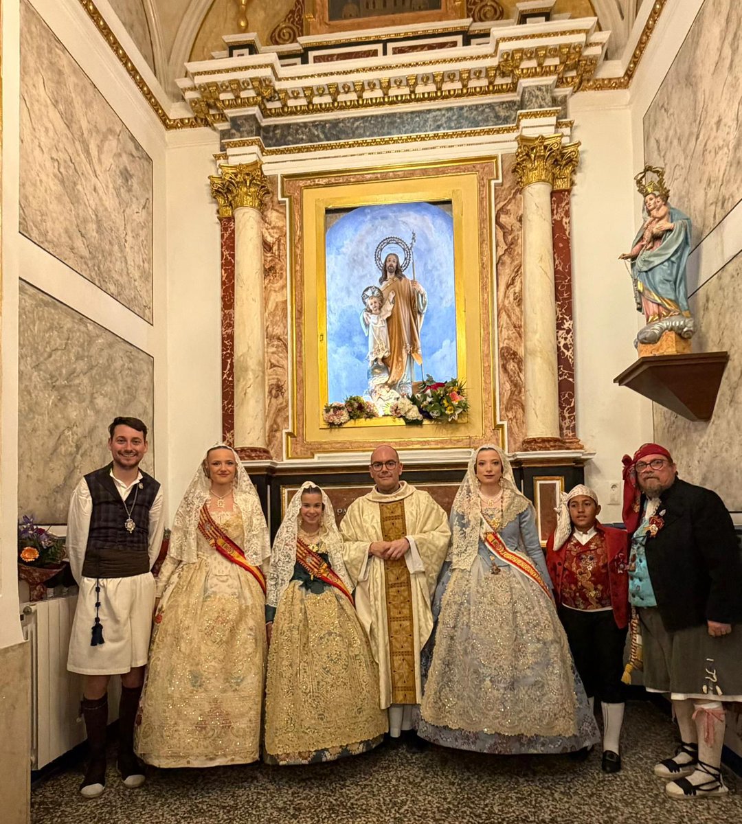 misionerospaul's tweet photo. La Parroquia de @nsmonteolivete vive un año más la celebración de San José en un ambiente profundamente festivo y lleno de fe, en el marco de las tradicionales fiestas falleras que llenan de luz y vida la ciudad de Valencia.

Como es ya costumbre, las comisiones falleras de Monteolivete, Huerto de San Valero y Alameda-Francia han acudido a la parroquia para participar en la Eucaristía en honor a San José, patrono de la Iglesia universal y figura tan querida en esta tierra.

🔗 https://t.co/wl4C1yOwT2

#SanJosé #ParroquiaMonteolivete #Fallas2026