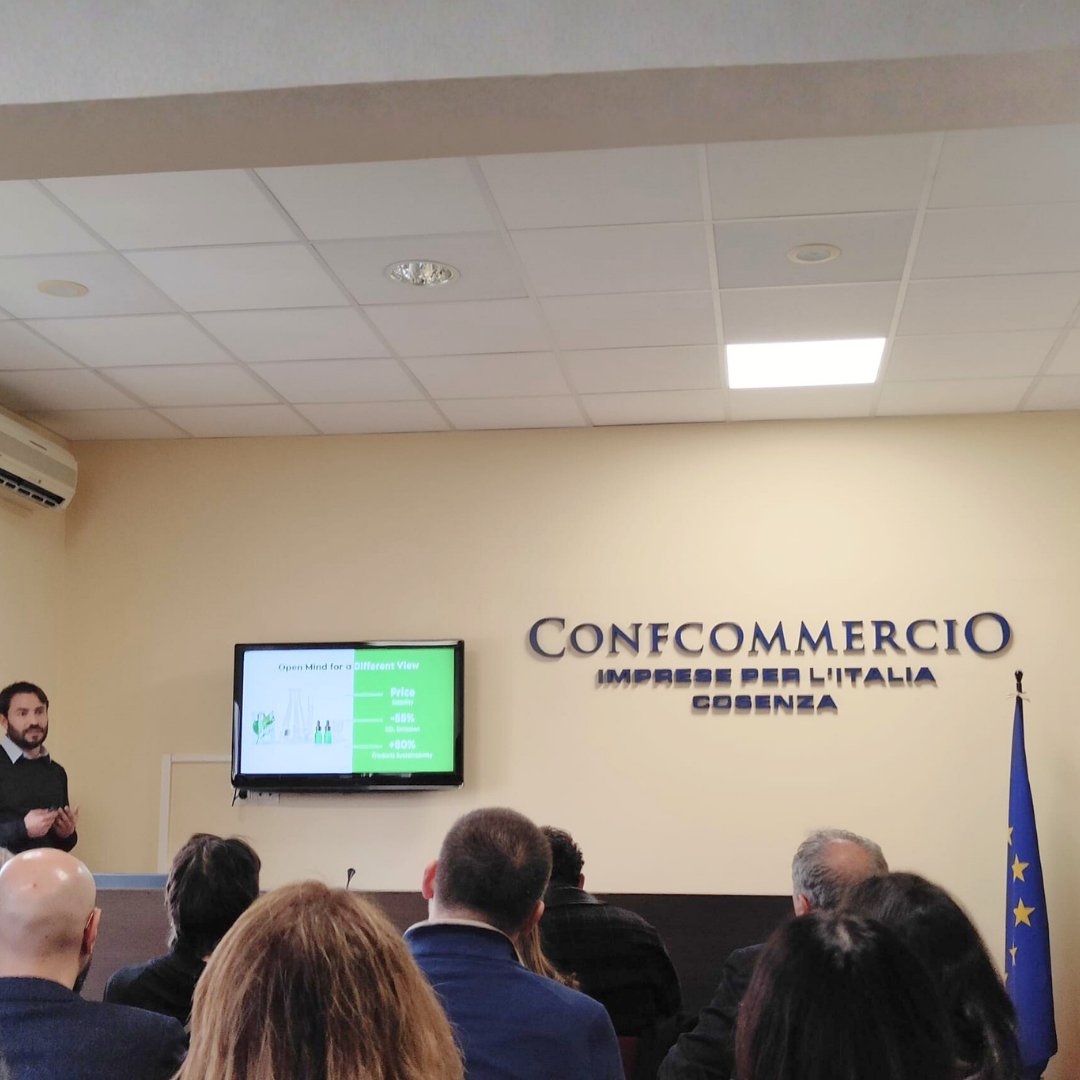 IsuschemS's tweet photo. Dall’accademia all’industria: Isuschem accelera con #TerraNext. Al Matchmaking di Cosenza organizzato da @intesasanpaolo presentiamo l'efficacia dei nostri bio-ingredienti:

• RenovaSol: +70% pot. solvente
• RenovaCare: +75% idratazione
• RenovaFluid: -60% CO₂ https://t.co/zfe33lP6VN