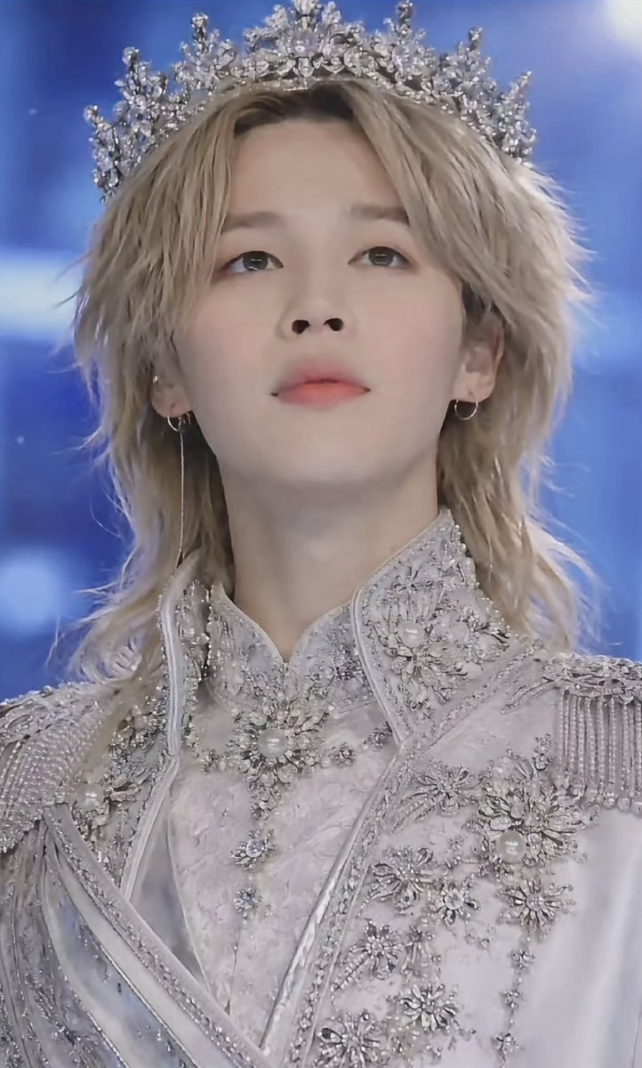 lovelyjohn0000's tweet photo. @jimin_lil_devil Saw this on Instagram I don't know who uploaded it so I can't tag them or give credit but look at these pictures whoever created this did amazing job he's looking so stunning sexy &amp; a real Prince Charming that he is..so in love 🔥🔥💛💛 #THEPARKJIMIN #JIMIN #PRINCEJIMIN https://t.co/vfNUU5e2GZ