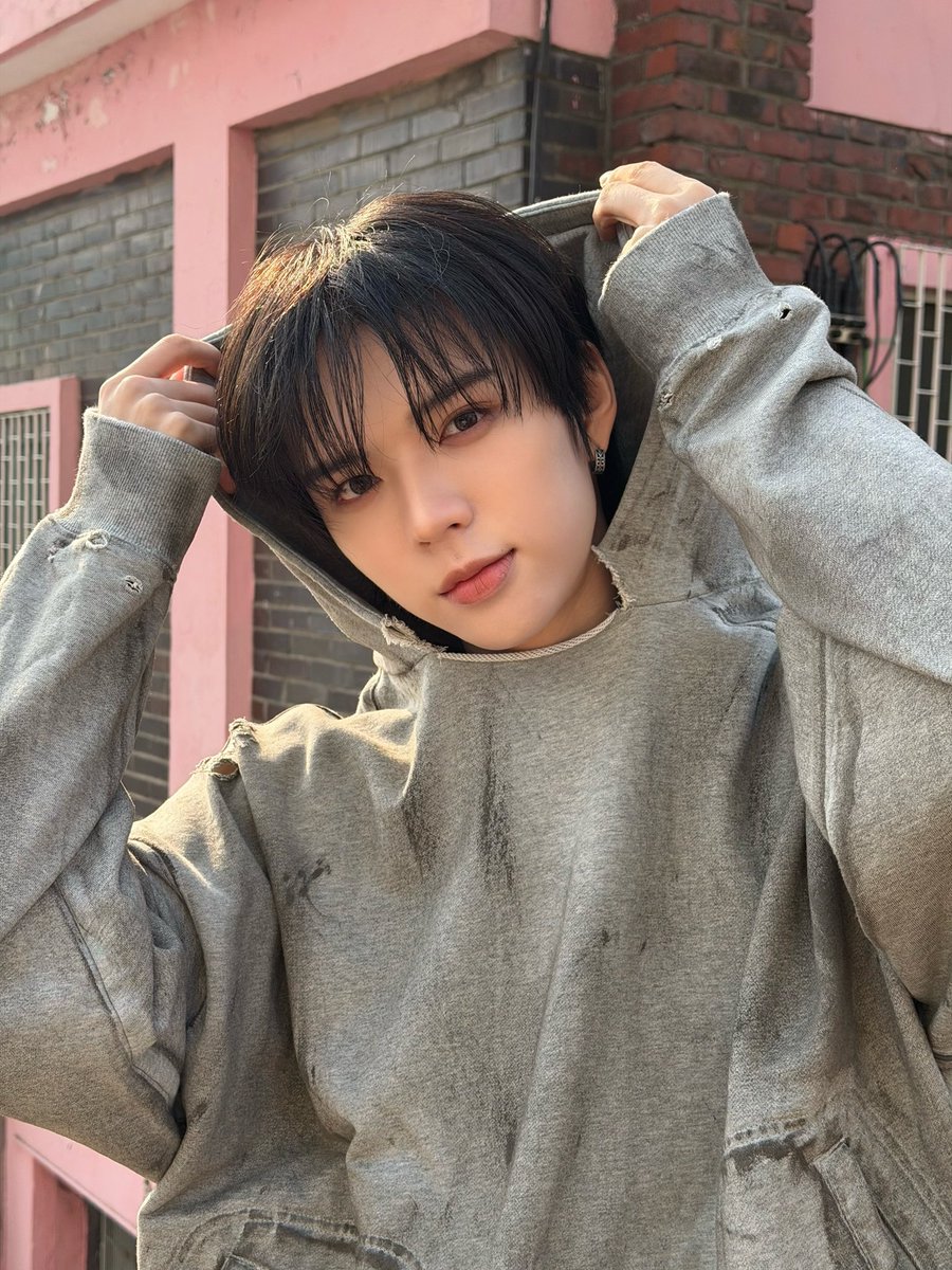 & 사사 tweet media