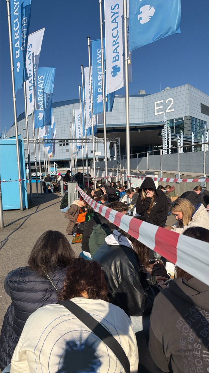 Louis Tomlinson Updates tweet media