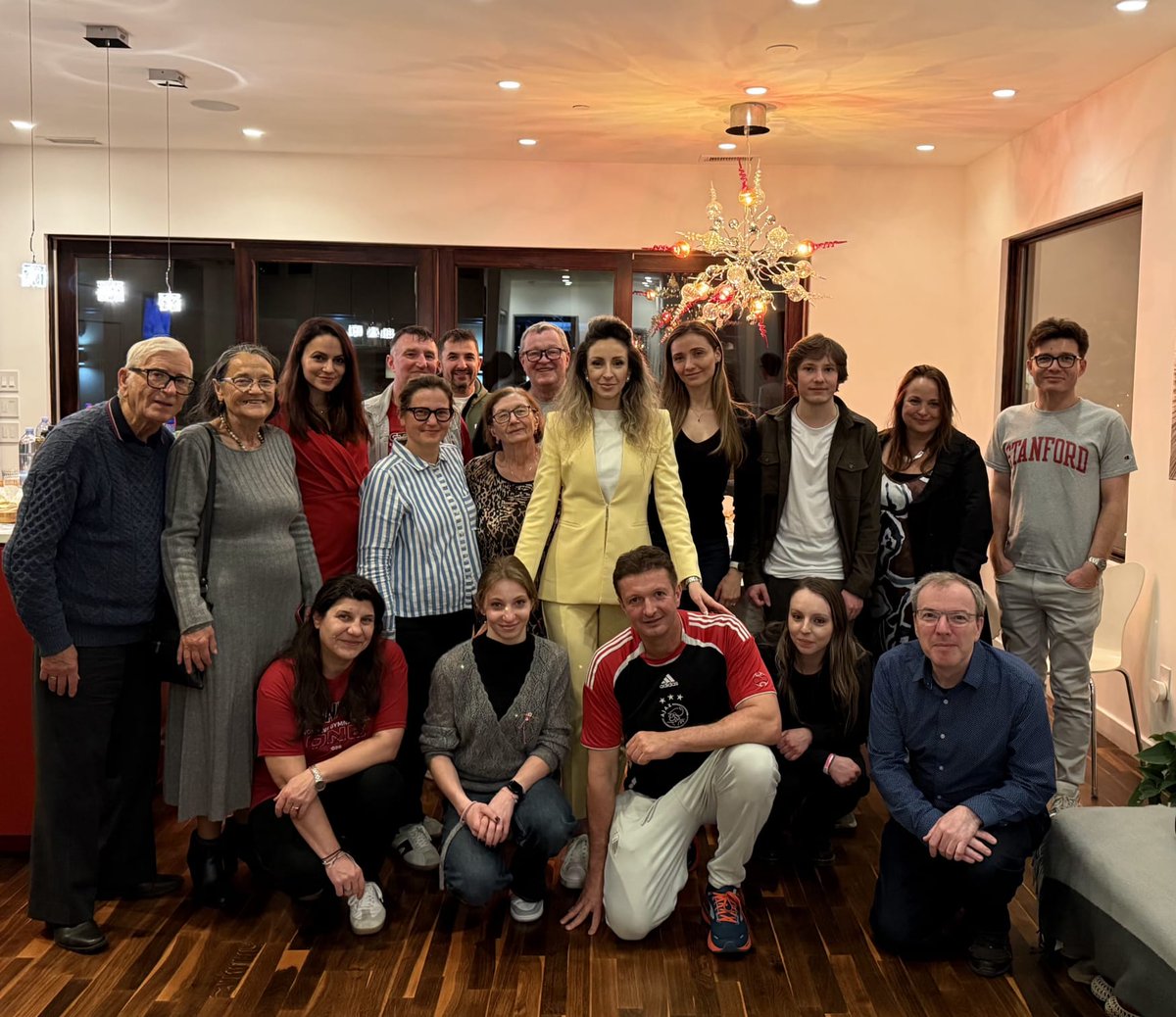 LuciaSava1's tweet photo. Delighted to attend the @Stanford-@UCLA gymnastics meet. A special highlight was #AnaBărbosu, the talented RO gymnast representing Stanford.
Proud to see the Romanian community in CA come together to support Ana. Congratulations! 👏🇷🇴

#ProudRomanian #CGLosAngeles https://t.co/CLmPoe30HV