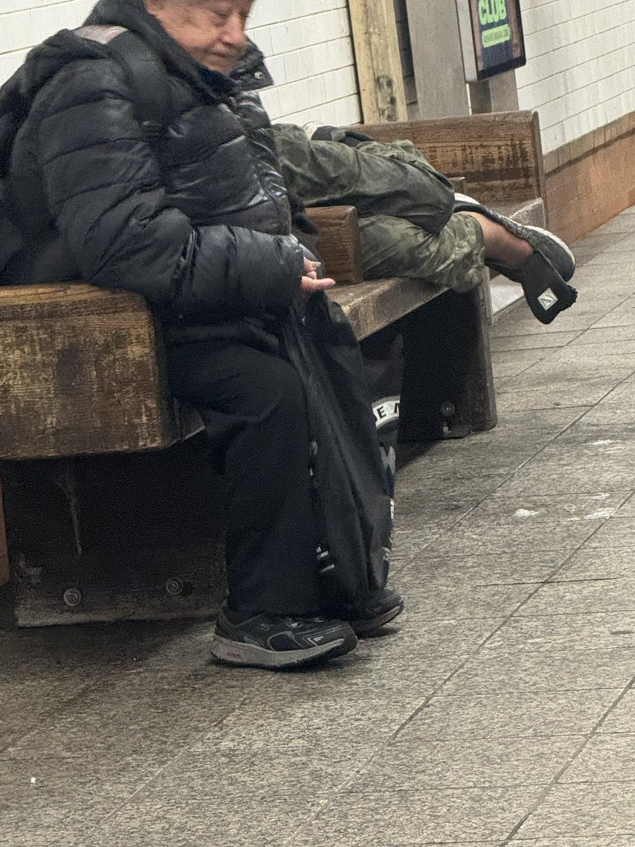 fabian_LDU's tweet image. 168th St station on the 1 train is in terrible condition — homeless people sleeping, people smoking inside, and a horrible smell. Fares keep increasing but nothing improves. This is unfair to riders. Do something. #subway #mta 
@MTA @NotifyNYC @NYCMayor @Crime_In_NYC @NYCTSubway