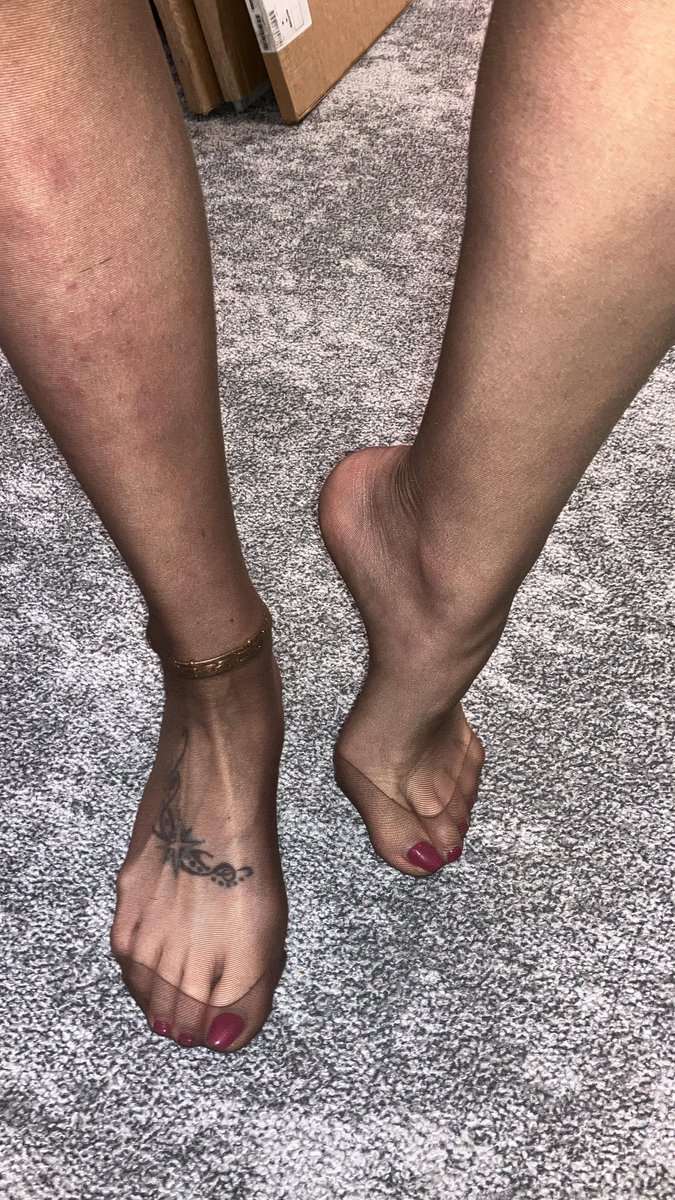 the_lady_nylons's tweet image. Monday is here again, how's everyone doing? Today's mocha nylons ❤️❤️❤️❤️❤️

#nylonfeet
#nylons
#workwear