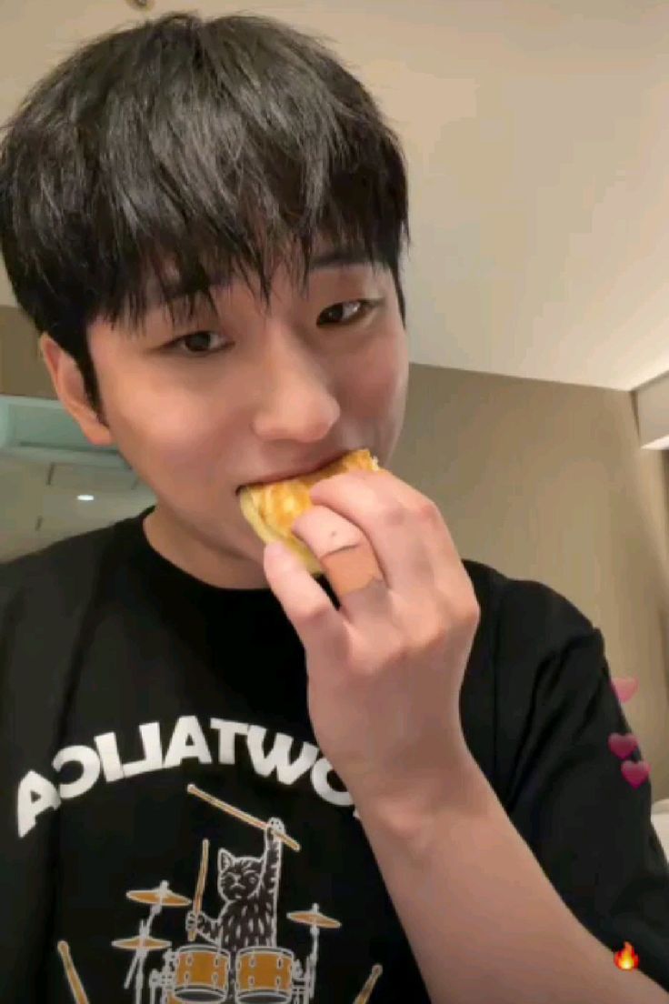 Guntomynil tweet media