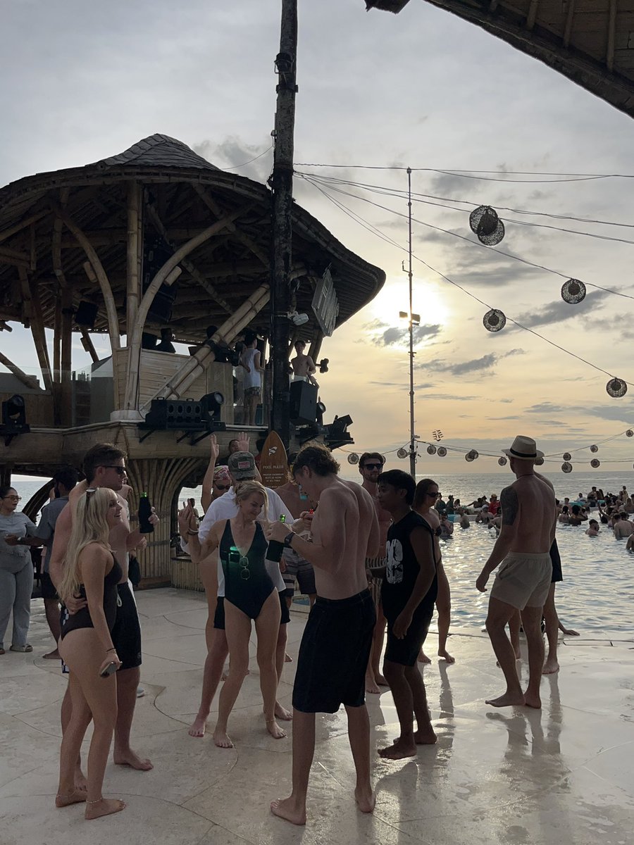 Just Han tweet media