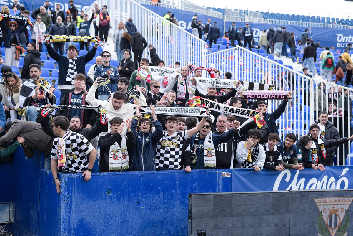 Javi_floreeess's tweet photo. Viaje número 12 de la temporada, a pesar de la dura derrota a seguir apoyando siempre a los nuestros y ahora más que nunca. Nunca os dejaremos solos⚪⚫ @ADCeuta_FC https://t.co/MLSb5VufRk