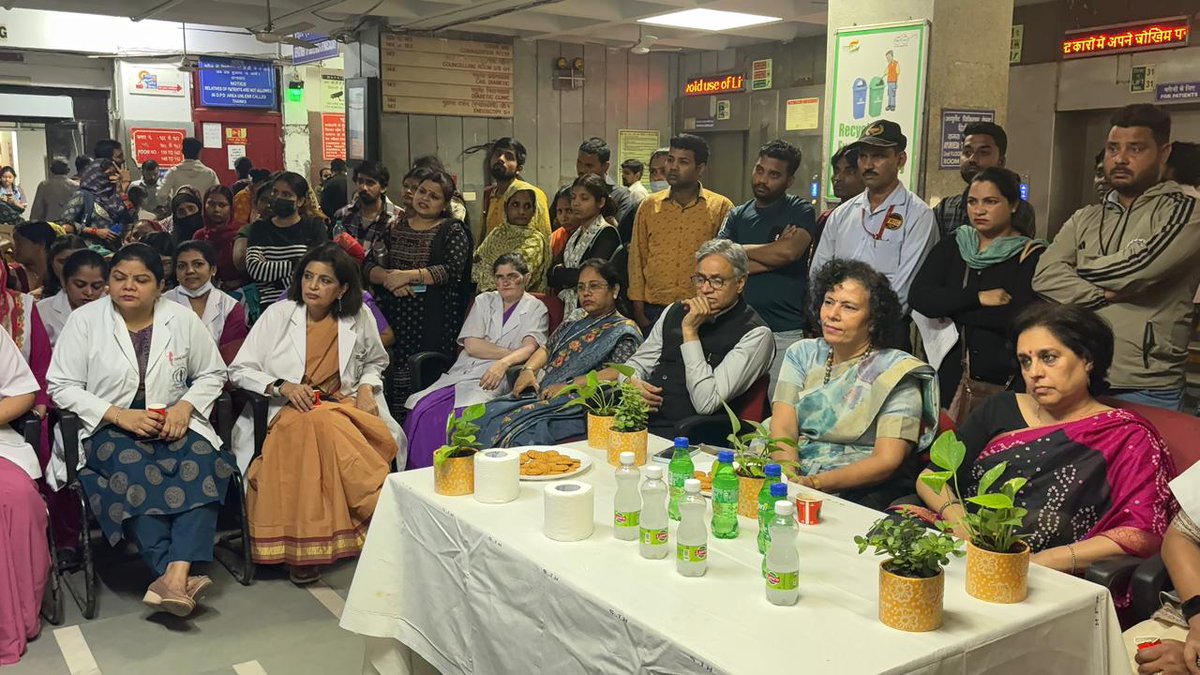 SJHDELHI's tweet photo. On the occasion of “World Down Syndrome Day”, Department of Obstetrics and Gynecology, VMMC & Safdarjung Hospital conducted a highly successful public forum in the Gynae OPD to observe World Down Syndrome Day in the presence of Director Dr Kavita Sharma , MS Dr Charu Bamba, Addl MS Dr Tilakraj, HOD Dr Bindu Bajaj, Fetal Medicine faculty Dr Sumitra Bachani and other senior faculty.
The event focused on empowering expectant parents and families with knowledge regarding prenatal screening & specialized care required for children with Down Syndrome.
