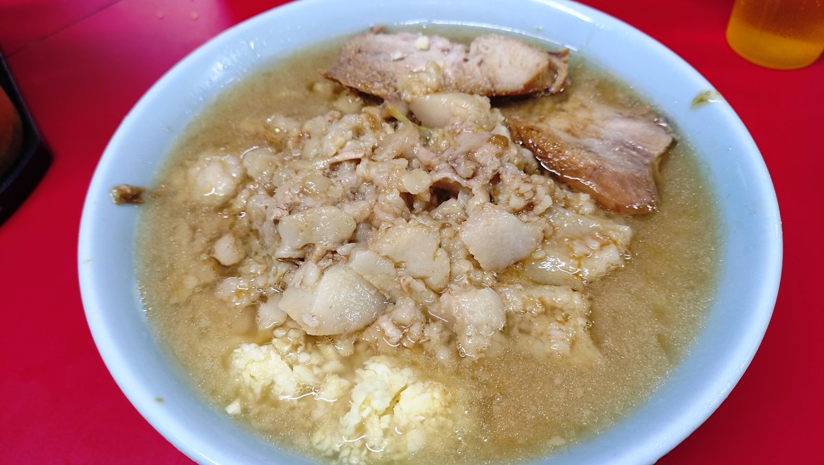etrazi's tweet photo. 2026年6杯目 ラーメン二郎＠歌舞伎町。ヤサイ抜き・ニンニク・アブラ・カラメ。昼飯抜きだったから久々に美味しく食べられると思って。 #ramen #ラーメン #らーめん #ramen_cp #ramendb #ラーメン二郎 https://t.co/O5y9w587eT
