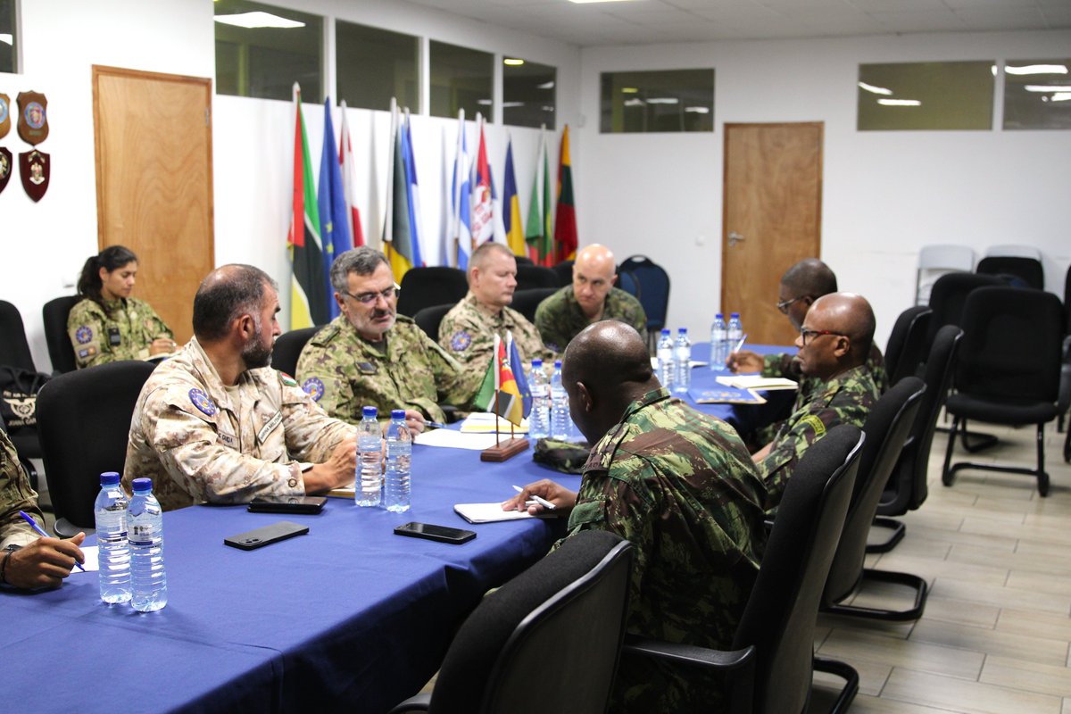 EUMAMMozambique's tweet photo. #DIK 👀 Did you know that, every week, #EUMAMMOZ & the #FADM meet to align objectives, assess progress and adjust the way forward? 👀
An ongoing effort that reflects close and structured cooperation, essential to ensure that activities on the ground respond to real needs. https://t.co/1hb4pJGsRv