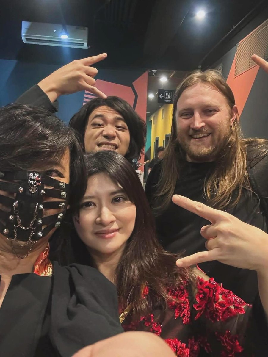 CrescentLament's tweet photo. Elvenking and Valhalore, you guys were absolutely incredible!
Thank you for giving Taiwan such a breathtaking, heart-pounding night at the Elven Throne last night. It was such a great honor to share the stage with both of you!Look forward you back to Taiwan again very soon!! https://t.co/8be6egao1z