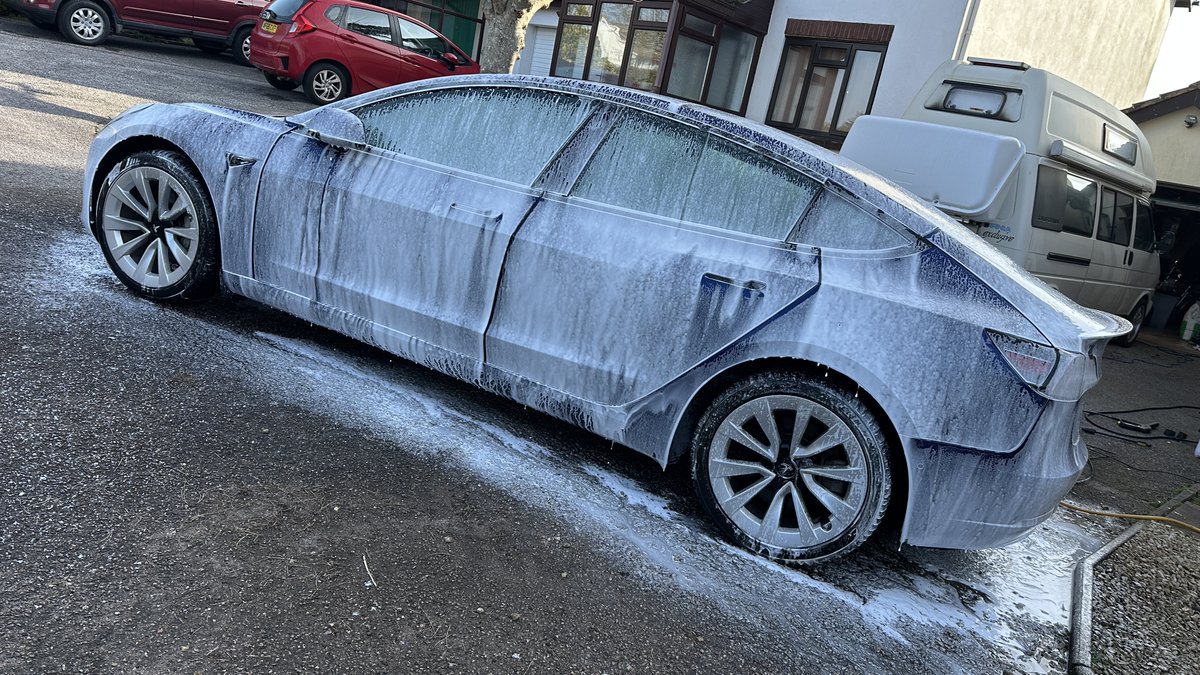 N O T N A R B tweet media