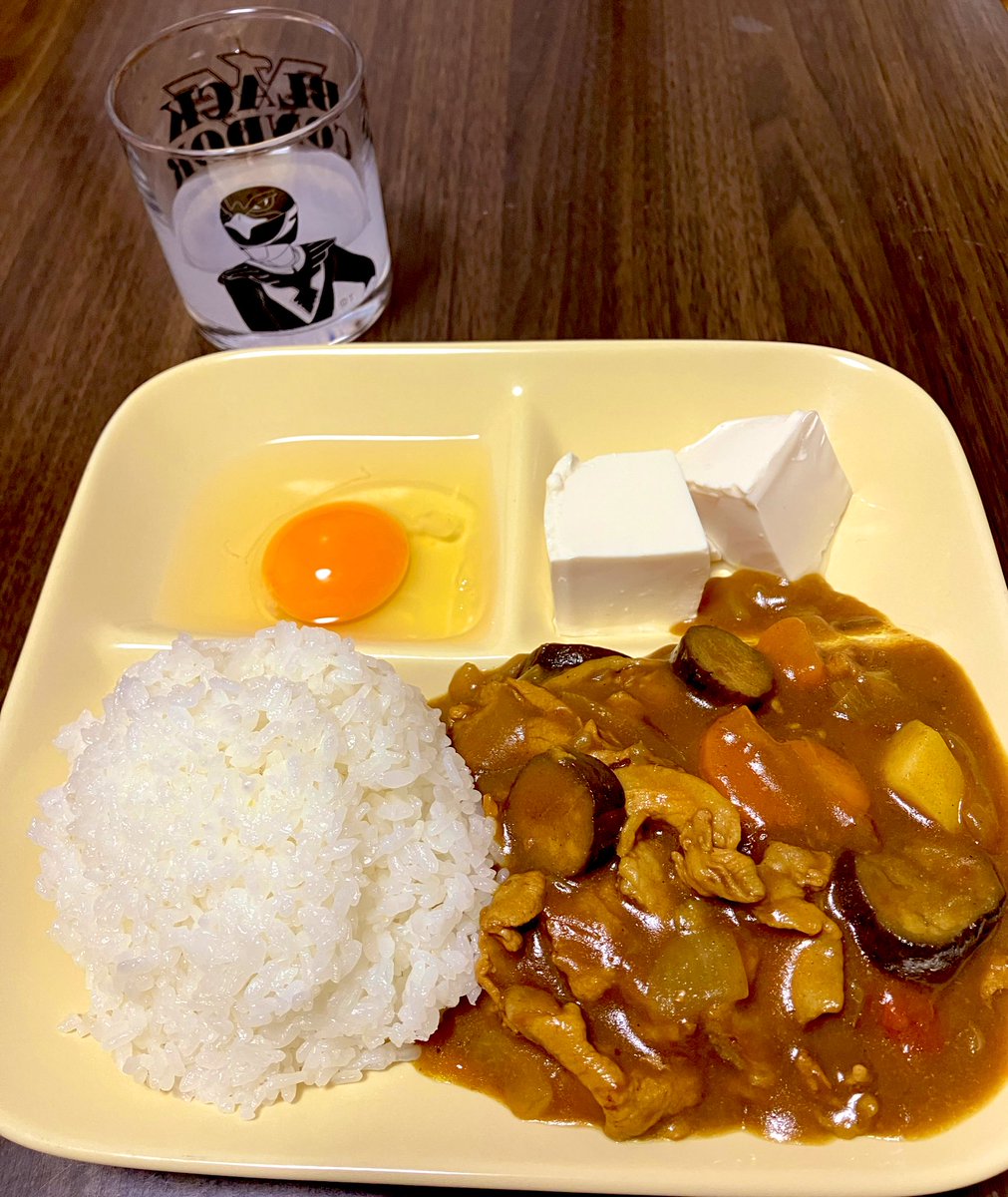 今日の夕飯は夏野菜カレー
アクが強いきゅうりも美味しく食べれた
春を通り越した(　´ゝ`)