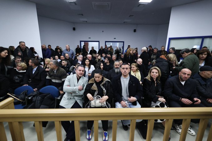 blackmore_r's tweet photo. Εδωσαν 1.500.000 για να βαλουν τους συγγενεις σ'αυτο το κοτετσι........απο παντου μιζα ρε μλκ !!!! https://t.co/iM0G9AVwt4